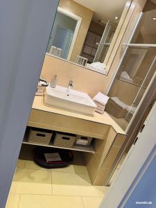 Badezimmer mit Dusche und WC