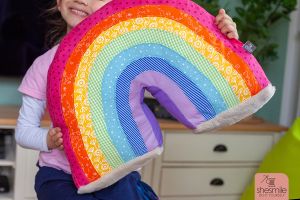 Ein Regenbogenkissen nähen und Hoffnung geben! Ein Schnittmuster mit Nähanleitung von Schnittverhext. Genäht von shesmile. Shit a Rainbow on Cancer!