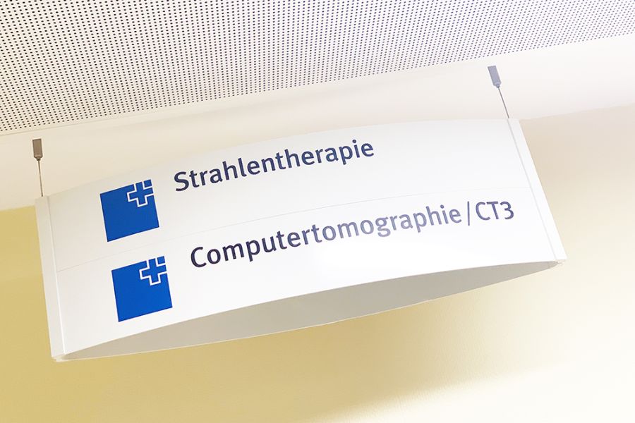 Der dritte und letzte Teil der Akuttherapie bei Brustkrebs: Die Bestrahlung! Oder auch: Und täglich grüßt die Strahlenabteilung! Mein Brustkrebs-Tagebuch. Elisabeth Steger von shesmile.