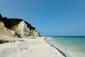 Wandern, staunen und baden mit der Familie an der Ostseeküste Dänemarks: Steilküste Møns Klint und Ulvshale Strand. Unser Tag auf der Insel Møn.
