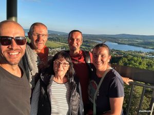 Familienfoto am Aussichtsturm Dobrá Voda