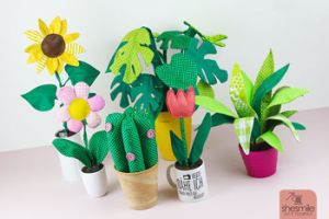 Nähanleitung und Schnittmuster gestaltet als PDF-E-Book von shesmile für FriedaFlower, die Zimmerpflanzen aus Stoff für Allergiker, das Kinderzimmer, Vielreisende, kranke und alte Menschen, schattige Plätzchen oder Pflanzendummies wie mich! Wähle aus Sanseviera, Monstera, Kaktus, Knopfblume, Tulpe oder Sonnenblume.