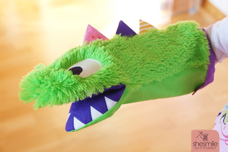 Handschuh Frederik als Handpuppen-Krokodil und -Schlange nähen