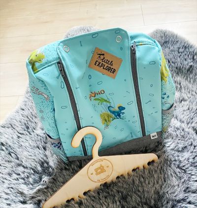 Ich nähe, vor allem den KlapPack in den beiden kleinen Varianten, total gerne. Bei uns wird er als Kita Rucksack oder zum Schwimmen total gerne genutzt. So ein tolles Schnittmuster mit viel Liebe zum Detail.
