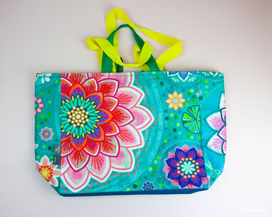 Lieblingsstoffe für den erneuerten Lieblingsshopper: Eine neue Verkleidung für die alte Einkaufstasche nähen. Ein nachhaltiges Upcycling-Nähprojekt von shesmile