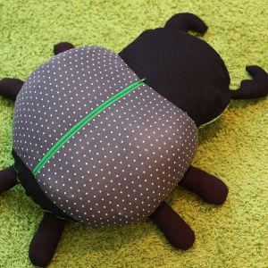 Käferkissen Hildergard (Nähanleitung und Schnittmuster von shesmile DIY)