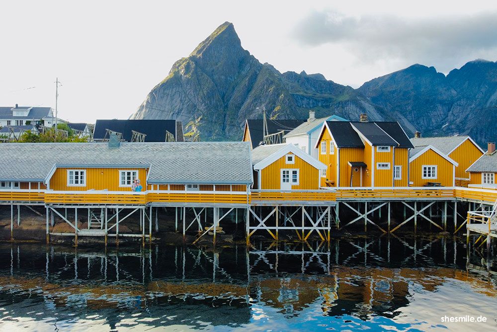 Sakrisøy Rorbuer