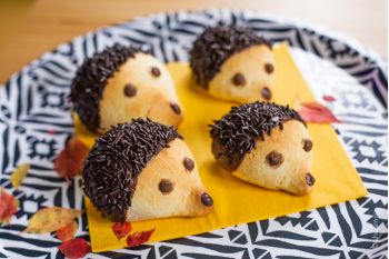 Leckere Igel aus Quark-Öl-Teig backen (Rezeptidee für den Herbst)