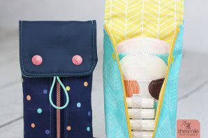 Zweimal Täschchen Rosi passend zu meinen Handtaschen. Nähanleitung und Schnittmuster als PDF-E-Book von shesmile für ein Hygienetäschchen für Slipeinlagen und Tampons. Einfach nähen.