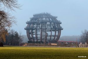Steinberger See - Ausflug zur weltgrößten begehbaren Erlebnisholzkugel