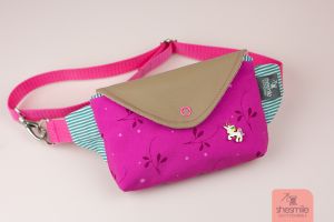 Relaunch des E-Books mit neuen, schönen Reißverschlussenden. Eine Gürteltasche HipPack aus Softshell und Leder für die Tochter nähen. Einfach. shesmile DIY.