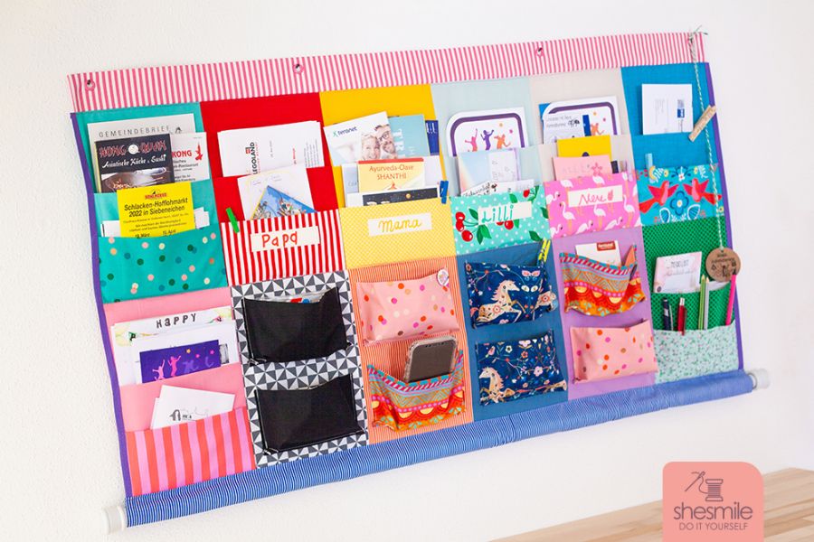 Nähanleitung und Schnittmuster von shesmile DIY für einen Wandorganizer OttoOrdnung. Unser Familien-Alltags-Organizer für Zettelkram im Eingangsbereich.
