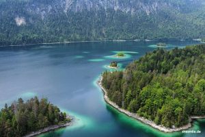 Drohnenflug über den Eibsee in Grainau bei Garmisch-Partenkirchen