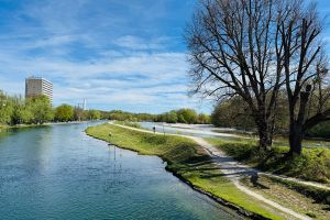 Ein sonniger Ostersonntag mit der Familie in München. Flaucher am Isarufer, Alte Uttig und Bahnwärter Thiel. Reisetagebuch von shesmile Erlebnisse