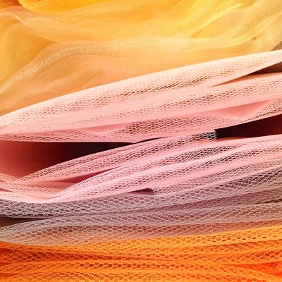 Zaubermaterial Tüll & Organza - Die schönsten Ideen zum Nähen und Basteln. Ballett Kleidchen und Tütüs, Beutel für Obst, Sand Spielzeug oder Badespielzeug.