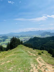 Panoramablick auf das Allgäu, Nesselwang, Säuling und Neuschwanstein.