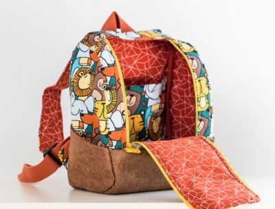 Love this Klappack pattern! I made a large version for myself (yes, lots of extra pockets!) and a small version for my 2-year old niece... and the pattern isn't even that difficult to sew.