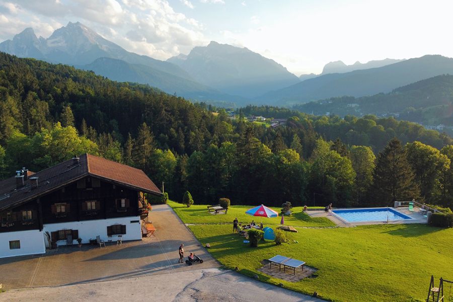 Bergurlaub mit Panoramapool! Familienauszeit in Berchtesgaden. Ferienwohnung Pension Angerer Kederlehen. Erlebnisbericht für das Reisetagebuch von shesmile.