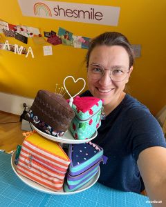 Kuchen aus Stoff machen sich in der Etagere besonders gut!