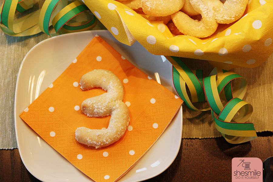 Vanillekipferl in Form von Dreiern zum 3. Kinder Geburtstag (Eine Backidee mit Lieblingsrezept von shesmile)
