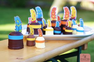 Kostenlose Bastelanleitung und Druckvorlage gestaltet als PDF-E-Book von shesmile DIY für lustige Schoko-Schaumkuss-Indianer für das Kuchenbuffet.