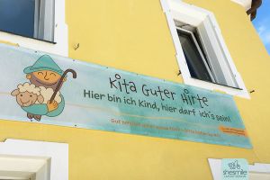 Kindertagesstätte "Guter Hirte" (Ein großer Banner für die Hauswand)