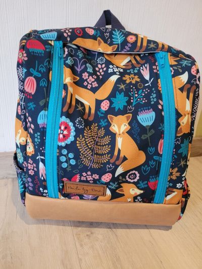 Ich habe für unsere Enkelin Eleonore letztes Jahr zum Kita-Start einen Midi-Klap-Pack genäht. Jetzt kommt unsere zweite Enkelin Mathilda auch in die Kita und ich fange nochmal an. Danke für das tolle SM.