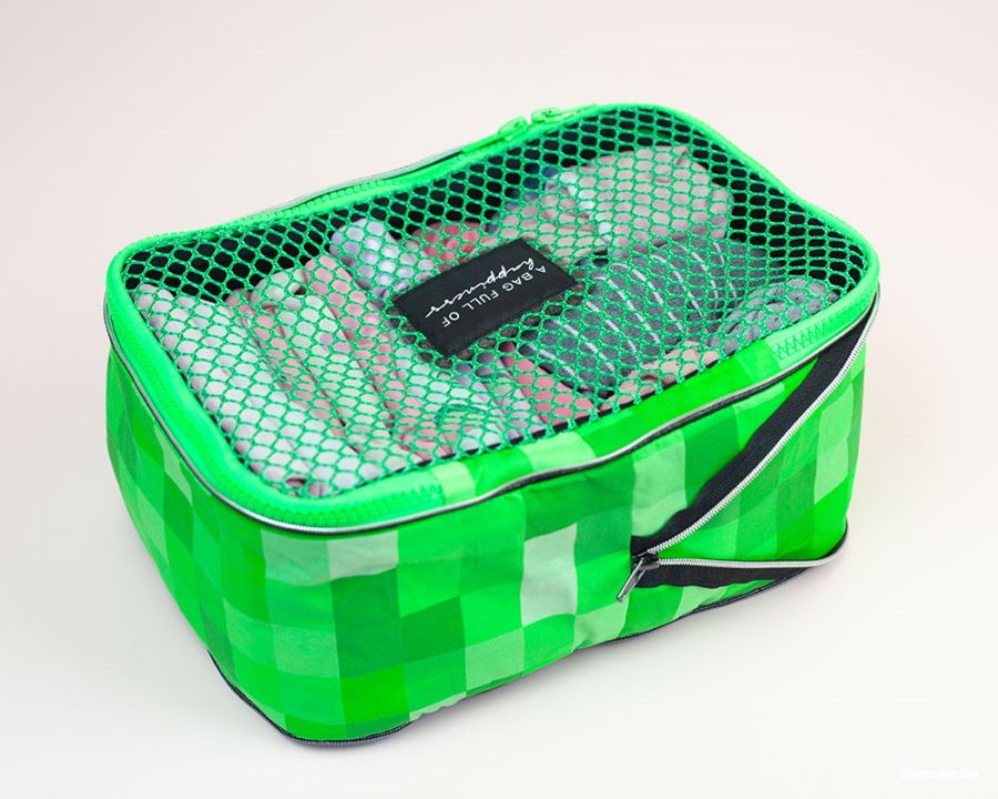 Nähanleitung und Schnittmuster von shesmile DIY: Minecraft Packwürfel - Größe S für Socken und Unterwäsche der Kinder nähen. Creeper Design mit grünen Pixeln.