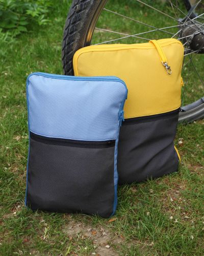Ich habe zwei Packwürfel in Größe M und L genäht, um bei zukünftigen Radtouren und Radreisen für mehr Ordnung in meinen Satteltaschen zu sorgen. Da der Platz in meinen Satteltaschen immer knapp ist, ist die komprimierende Eigenschaft einfach großartig!
