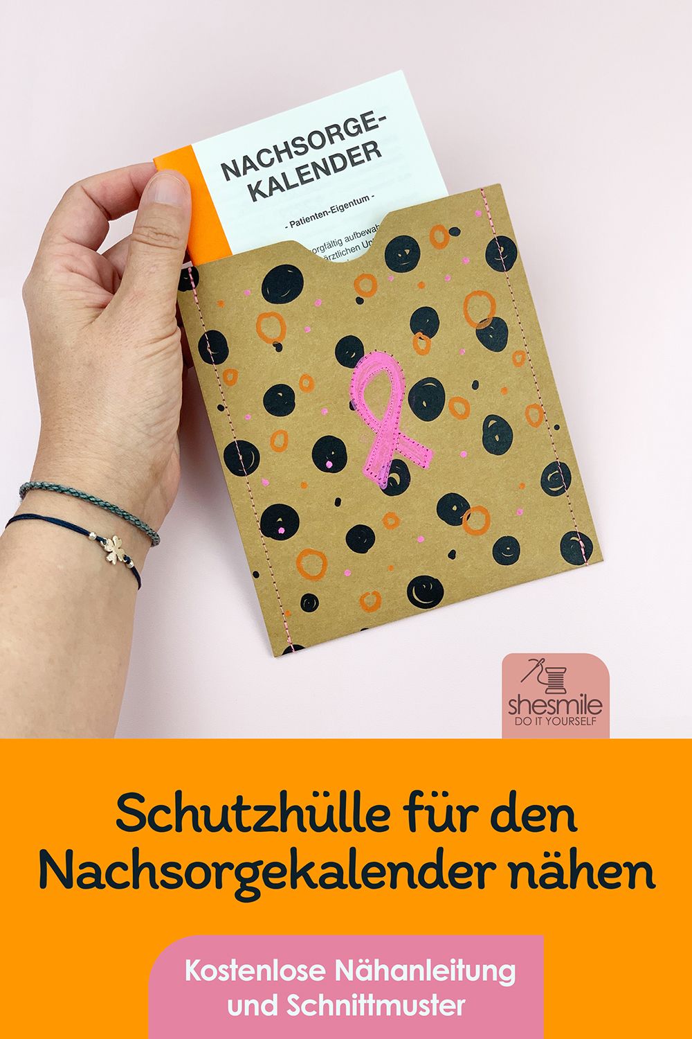 Eine Schutzhülle für den Nachsorgekalender nähen