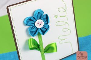 Eine genähte Grußkarte aus Stoffblumen und SnapPap