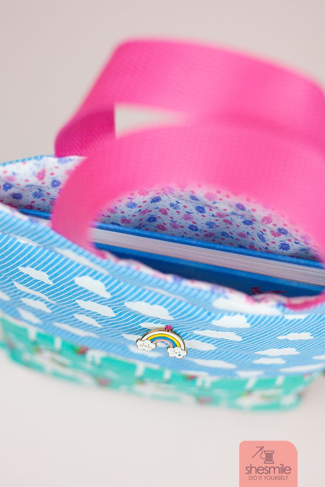 Eine Schutztasche für das Einhorn Freundebuch nähen