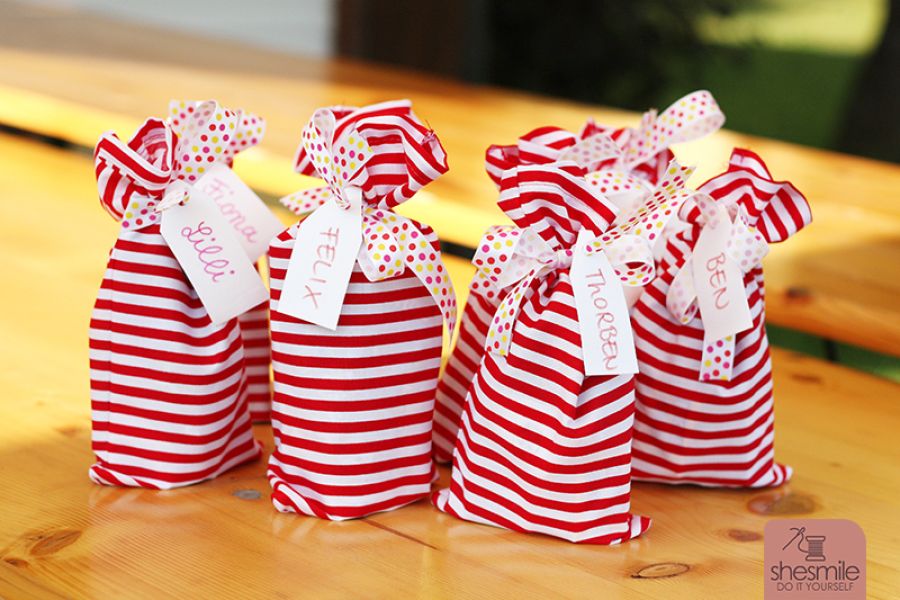 Gefüllte Stoffsäckchen als Gastgeschenke für den Kindergeburtstag von Lilli