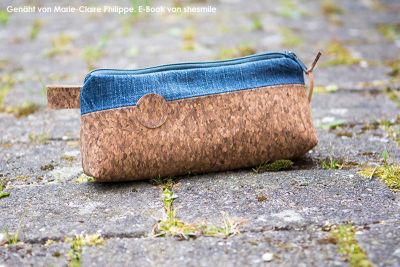 Ich habe soeben das Stiftemäppchen Lotta genäht da ich noch ein Stück Kork übrig hatte (ausserdem brauch ich gerade so eine Mappe) und jede Menge alte Jeans die auf eine Wiederverwertung warten. Das Schnittmuster ist toll und auch die Anleitung ist klar und verständlich, vielen Dank!