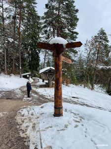 Markanter Wegweiser am Kramerplateauweg Garmisch-Partenkirchen
