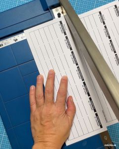 A4 Papier mittig schneiden
