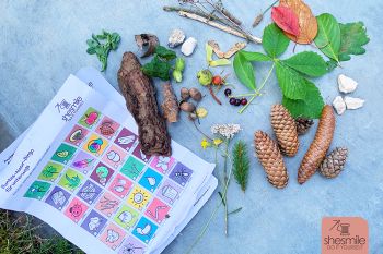 Ein Waldspaziergang mit Natur-Bingo-Suche