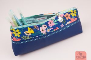Unser Beitrag zur Vergessene Schätze Challenge im April zum Thema Floral. Ein Stiftemäppchen Lotta von shesmile als Mama-Tochter-Nähprojekt in den Ferien.