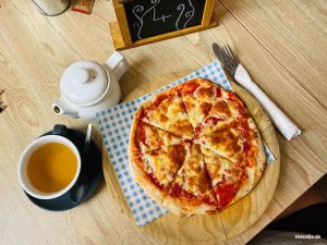 Pizza mit Afternoon Tea
