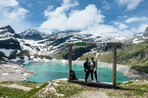 Schrabachwasserfall, türkisblauer Bergsee, Schneeballschlacht im Sommer, Kaiserschmarrn und Marillenknödel. Panorama-Wanderung in der Weißsee Gletscherwelt.