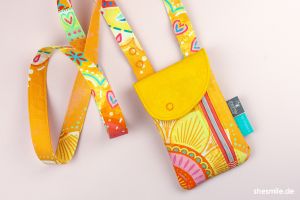 Eine Schutztasche für das Handy und die Apple AirPods. Nähanleitung und Schnittmuster in 2 Größen zur Handytasche Smartkram von shesmile DIY. Einfach. Kreativ.