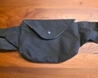 Ich habe eine schlichte Tasche zu meinem Pantomime Kostüm gebraucht. Es gab eine Mottoparty zum runden Geburtstag. Dafür hatte ich das Schnittmuster HipBag von Shesmile genutzt