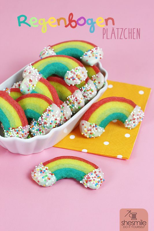Regenbogen-Butterplätzchen mit weisser Schokolade-Wolken
