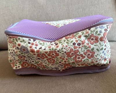 Ich habe einige Packwürfel genäht. Meine fast 80 jährige Mama macht eine Reise mit mehreren Hotelwechseln. So kann pro Hotel eine Tasche packen.