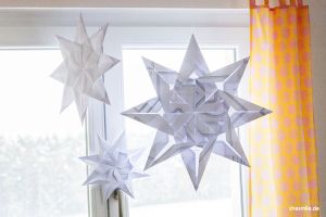 Sterne basteln mit (Schnittmuster-) Papier als Deko für Weihnachten