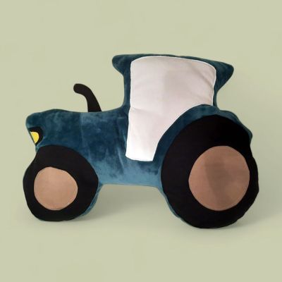 Das Traktorkissen von shesmile DIY hat laaaange auf der Festplatte geschlummert. Jetzt ist es endlich genäht worden und ich bin verliebt 😍 und mit dem grünen Plüsch ist es auch sehr kuschelig. 🚜 Das Schnittmuster ist meine 40 der Challenge #52wochen52schnitte
