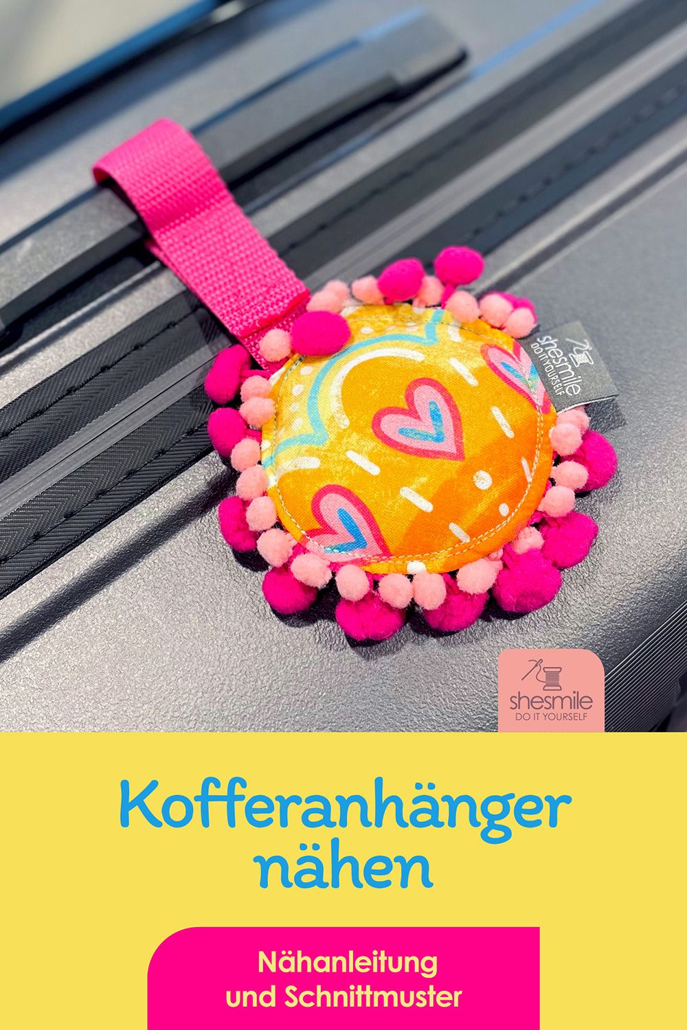 Einen Kofferanhänger mit Klettverschluss und Bommelborte nähen