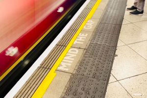 Mind the Gap between the train and the plattform.