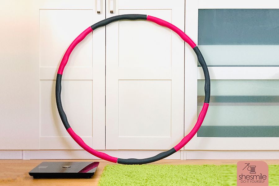 Hullern zum Abnehmen, um die Figur zu formen, gegen Regelschmerzen und Rückenschmerzen. Fit und glücklich mit Hula-Hoop! Mein Erfahrungsbericht nach 4 Monaten Training.