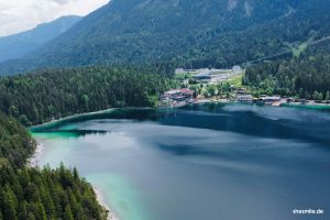 Drohnenflug über den Eibsee in Grainau bei Garmisch-Partenkirchen